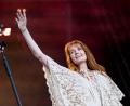 Bild: Britta Pedersen/dpa
Florence + The Machine mit Frontfrau Florence Welch haben mit „Everybody Scream“ ein vielseitiges Album produziert. (Archivfoto)