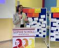 Bild: Paulina Schmidt
Landtagspräsidentin Ilse Aigner sprach am Freitag mit Schülerinnen der Sophie-Scholl-Realschule über Demokratie.