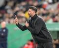 Bild: Harry Langer/dpa
Sandro Wagner will gegen Dortmund die dritte Augsburger Niederlage der Woche vermeiden.