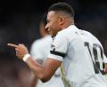 Bild: Manu Fernandez/AP/dpa
Kylian Mbappé (r) brachte Real Madrid mit seinen Toren auf Siegkurs gegen Valencia.