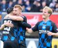 Bild: Bernd Thissen/dpa
Zweimal Grund zur Freude: Paderborn ist neuer Tabellenführer.
