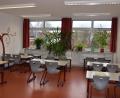 Bild: fla
Das bisherige Hausaufgabenzimmer der Mittagsbetreuung ist für die Ganztagsbetreuung zu klein, daher haben die Planer ein Klassenzimmer in die Ganztagsbetreuung integriert - das gefällt allerdings der Rektorin der Grundschule nicht.