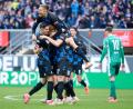 Bild: Bernd Thissen/dpa
Paderborn jubelt über das Tor zum 1:0.