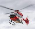Bild: Daniel Karmann/dpa
Ein Rettungshubschrauber brachte den Mann mit lebensgefährlichen Verletzungen in eine Klinik. (Symbolbild)