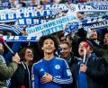 Bild: picture alliance / dpa
Zehn Jahre her: Leroy Sané lässt sich nach einem Schalker Heimsieg von den Fans feiern.
