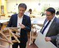 Bild: HWK/Bockholt
Bei einem Rundgang mit dem stellvertretenden HWK-Hauptgeschäftsführer Hans Schmidt (links) überzeugte sich Wirtschaftsstaatsekretär Tobias Gotthardt von der hohen Ausbildungsqualität im Bildungszentrum.