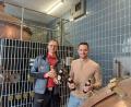 Bild: Theresa Bruischütz
Christian und Michael Sperber (von links) wollen mit ihrer Brauerei in die Zukunft blicken.