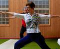 Bild: Franka Eichl
Hatha Yoga ist auch für Senioren und Personen mit körperlichen Einschränkungen geeignet, da viele Übungen angepasst werden können. Siglinde Burger ist seit 30 Jahren Yoga-Dozentin für die Volkshochschule Vohenstrauß.