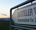 Bild: jut
Der Autozulieferer Benteler plant in seinem Schwandorfer Werk einen größeren Stellenabbau.