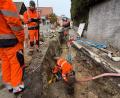 Bild: Petra Hartl
Schmutzige Angelegenheit: Stadtwerke-Mitarbeiter erneuern bis Mitte Dezember auf rund 120 Meter Länge die Wasserleitung in der Brauhausgasse.