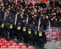 Bild: Tom Weller/dpa
Gäste-Fans aus Rotterdam durchbrachen im Europa-League-Spiel beim VfB Stuttgart einen Zaun.
