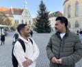 Bild: upl
Abdulqahar Al Qassab (links) besucht die Berufsfachschule für Sozialpflege in Sulzbach-Rosenberg. Muayad Al Dalawi (rechts) arbeitet als Friseur in der Amberger Altstadt.