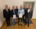 Bild: Mirko Streich
Bürgermeister Franz Stahl mit Berthold Zeitler, Stadtwerke-Personalratsvorsitzendem Michael Fiedler, Dieter Gleißner, Stellvertretendem Geschäftsführer Nico Wiesend und Werkleiter Thomas Kraus (von links) bei der Feierstunde im Rathaus I.