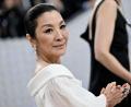 Bild: Evan Agostini/Invision/AP/dpa
Die Berlinale ehrt Michelle Yeoh mit dem Goldenen Ehrenbären. (Archivbild)