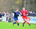 Bild: Schrems, Thomas
Der TSV Waldershof um Lukas Fürst (rechts) musste in der Schlussphase gegen den Sportring aus Bayreuth um Michael Hahn (links) noch den Ausgleichstreffer hinnehmen.