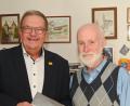 Bild: gf
Martin Gäckle (rechts) feierte 90. Geburtstag. Bürgermeister Martin Preuß überbrachte ein Präsent der Stadt Amberg.