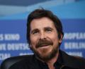 Bild: Ralf Hirschberger/dpa
Christian Bale nimmt „Heat 2“ ins Visier. (Archivfoto)