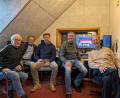 Bild: pz
Im Studio der Spektrum-Medienagentur in Lohnsitz bei Tirschenreuth, von links Reinhard Mährländer, Thomas Frister, Volker Bengl, Arnold Völkl und Dietmar Kiermaier.