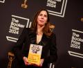 Bild: Alberto Pezzali/AP
Rachel Kushner erhält den ersten „Spiegel Buchpreis“ für „See der Schöpfung“. (Archivbild)