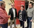 Bild: gri
Andreas Koch (Zweiter von links) tritt als Bürgermeisterkandidat der SPD in der Gemeinde Freudenberg an. Es gratulieren (von links) Johannes Foitzik, Elisabeth Strobl und Rudi Preitschaft.