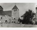 Archivbild: jml
Die Historische Aufnahme zeigt die Kirche, das Gemeindehaus und die Wehrmauer in Kohlberg, Anfang der 1920er-Jahre.