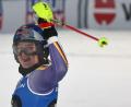 Bild: Marco Trovati/AP/dpa
Emma Aicher jubelt nach ihrem Podestplatz beim Weltcup-Slalom von Levi. (Archivfoto)