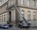 Bild: Dimitar Dilkoff/AFP/dpa
Nach dem Einbruch in den Louvre plant Hollywood eine Doku über den spektakulären Raub. (Archivbild)