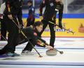 Bild: Antti Aimo-Koivisto/Lehtikuva/AP/dpa
Das deutsche Curling-Team um Marc Muskatewitz verpasste bei der EM in Finnland knapp das Halbfinale.
