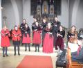 Bild: fz
Voices, sieben Frauen und vier Männer mit Dirigentin Manuela Falk (links), verbreiten stimmlichen Adventszauber in der Pfarrkirche Rothenstadt.