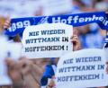 Bild: Uwe Anspach/dpa
Fans der TSG Hoffenheim protestieren gegen den Einfluss von Spielerberater Roger Wittmann