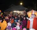 Bild: fvo
Ein Highlight des Adventsmarkts war auch der Heilige Nikolaus, der nicht nur schöne Worte, sondern auch Geschenke für die Kinder verteilte.