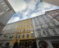 Bild: Gregor Tholl/dpa
Blick auf das Geburtshaus von Mozart in der Getreidegasse in der Salzburger Altstadt. (Archivbild)