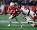 Bild: Charles Krupa/AP/dpa
Quarterback Maye (links) und die Patriots waren nicht zu fassen für die Giants.