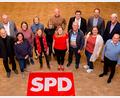 Bild: SPD Hirschau
Mit diesem Team zieht die Hirschauer SPD in den Kommunalwahlkampf: Erste Reihe von links: Günther Amann, Jasmin Williams, Sophie Högl, Bürgermeisterkandidatin Beate Dietrich, Rudi Wild, Jentry Meißner, Josef Birner. Zweite Reihe von links: Josef Biller, Sabrina Stegmann, Evelyn Högl, Monika Kammerer, Franz Dirner, Julius Schmidl, Markus Meißner, stellvertretender Landrat Michael Rischke.