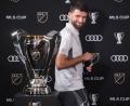Bild: Darryl Dyck/The Canadian Press/AP/dpa
Thomas Müller hat den MLS-Cup im Blick.