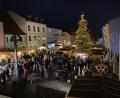 Bild: Josef Birner
Die weihnachtliche Atmosphäre der Budenstadt in Hirschau begeisterte die Besucher.