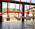 Bild: Gabi Schönberger
Wer schafft diesen Balanceakt auf dem neuen Etzenrichter Spielplatz? Finanziert hat die Gemeinde die Spielgeräte durch Ausgleichszahlungen für die Stromtrasse Ostbayernring.