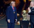 Bild: Chris Carlson/AP/dpa
US-Präsident Donald Trump wurde von FIFA-Präsident Gianni Infantino ausgiebig gewürdigt.