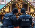 Bild: Andreas Arnold/dpa
Einsatz auf dem Weihnachtsmarkt: Wegen des randalierenden Mannes rückt die Polizei aus. (Symbolbild)