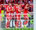 Bild: Tom Weller/dpa
Traf sehenswert zur Münchner 1:0-Führung: Konrad Laimer (2.v.l.).