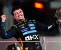 Bild: David Davies/PA Wire/dpa
Am Ziel seiner Träume: Der neue Formel-1-Weltmeister Lando Norris.