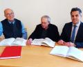 Bild: lg
Von links Max Zinnbauer, Dr. Reiner Reisinger und Bürgermeister Rudolf Teplitzky bei der Präsentation von zwei Quellenbänden im Rathaussaal.