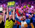 Bild: John Walton/Press Association/dpa
Verkleidete Fans und 180-Schilder: So sieht die WM im Ally Pally aus. (Archivbild)