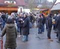 Bild: no
Am Sonntagnachmittag bummelten viele Besucher vorbei an den Ständen und Buden der Illschwanger Dorfweihnacht, um sich vom vielfältigen Angebot ansprechen zu lassen.