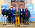 Bild: AfD Schwandorf/Cham
Auf dem Foto (von links): MdL Dieter Arnold, Carolin Lukas, Robert Goß, Johann Schuierer, Kreisrat Klaus Schuhmacher, Steve Wolf, Danny Lukas, Alexander Beck und MdB Reinhard Mixl.