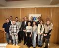 Bild: Junge Union Vilseck
Die Kandidaten der Jungen Union Vilseck treten zur Stadtratswahl 2026 an. Kreisvorsitzender Henner Wasmuth (Zweiter von Links) gratulierte dem Team um Jonas Dittrich (Sechster von Links).