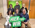 Bild: fdl
Die anwesenden Kandidaten der Grünen für die Stadtratswahlen: Conny Hohl-Duschner, Gunther Leipert, Marion Romeis (stehend von links), Judith Schreiber, Simon Dobmeyer und Ralph Brandt (sitzend von links).