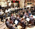 Bild: lg
Das gesamte Orchester des Heeresmusikkorps Veitshöchheim bietet ein stimmungsvolles und ergreifendes Benefizkonzert in der Pfarrkirche.