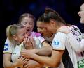 Bild: Federico Gambarini/dpa
Die deutschen Handballerinnen feiern WM-Silber.
