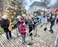 Bild: whü
Gute Stimmung herrschte beim Adventsmarkt am Dorfplatz in Kirchenlaibach.